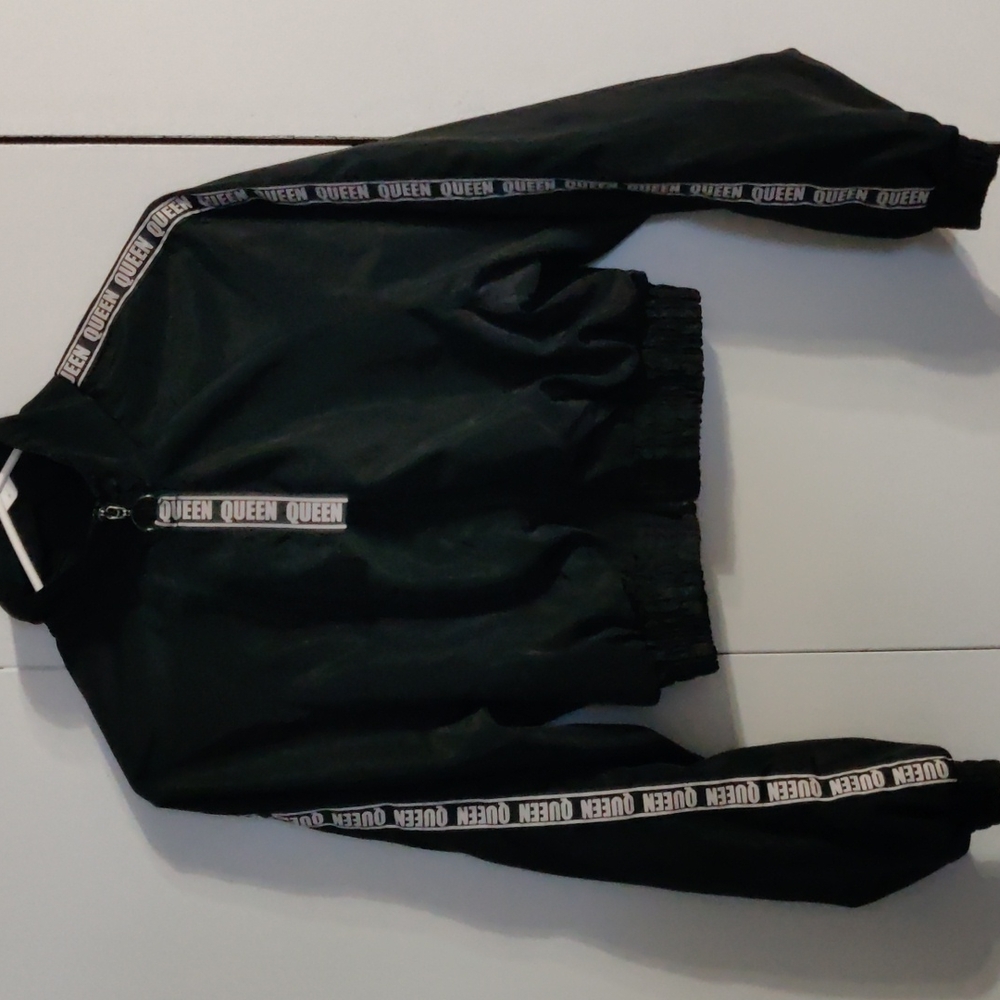 New look supreme cropped jacket